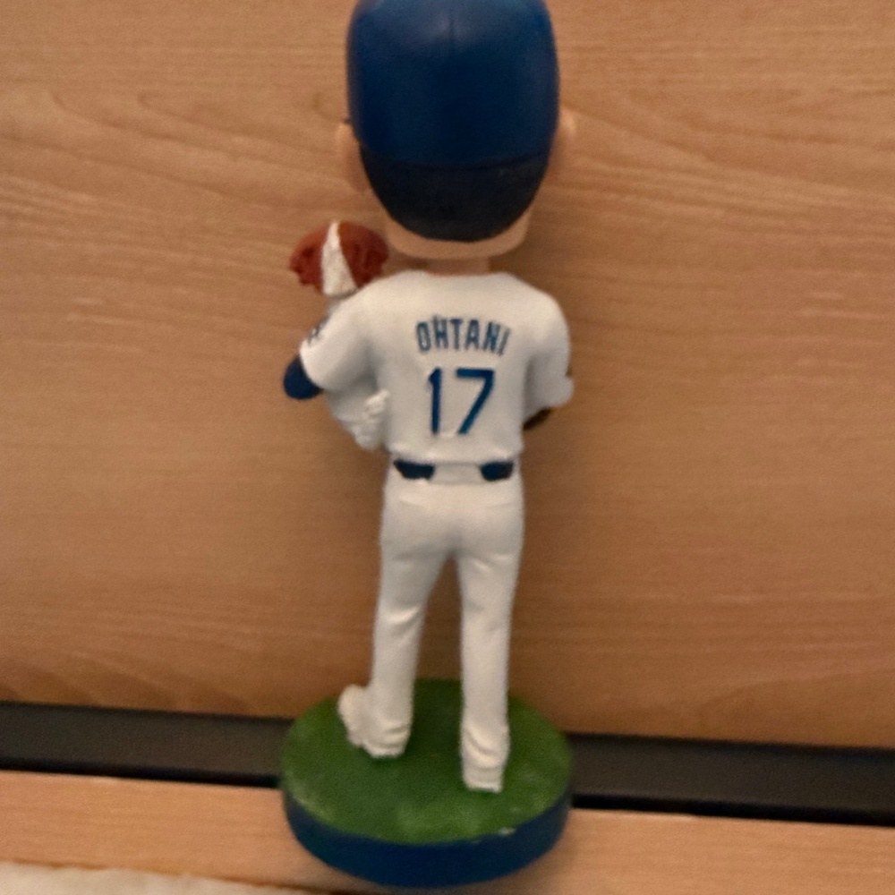 LA Dodger Otani and his dog, Decoy, Bobblehead - Picture 6 of 8